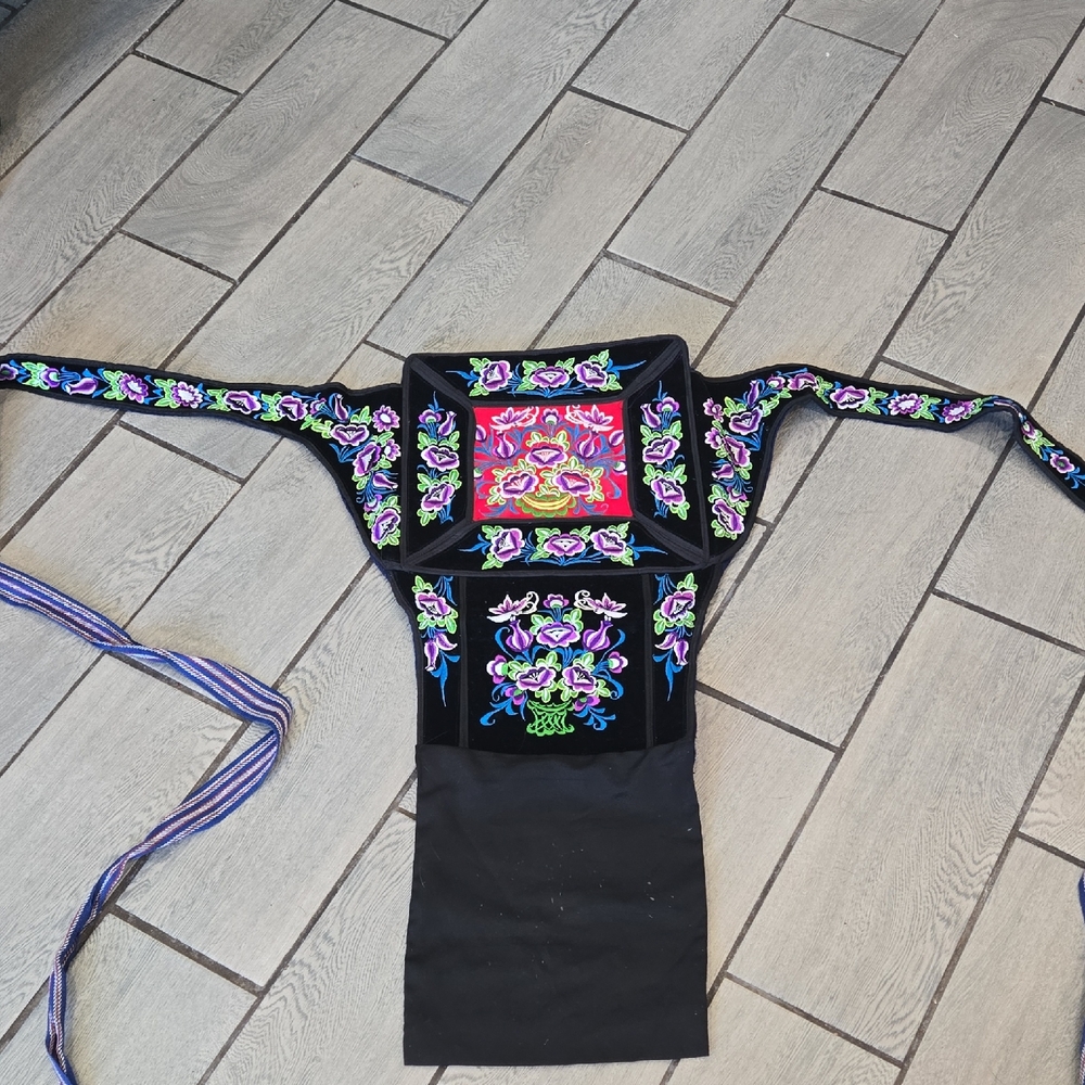 Vintage Traditional Embroidered ‎ Carrier